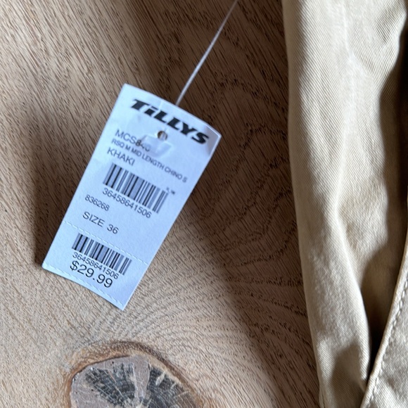 NEW WITH TAGS RSQ Mid-Length above the knee chino size 36. NO RIPS, stains - Picture 3 of 5